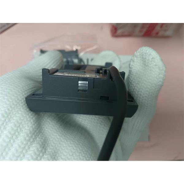 KEYENCE超小型數(shù)字激光傳感器放大器單元LV-11SB